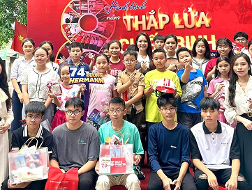 Sự kiện {"id":35496,"title":"\u0110\u0103ng k\u00fd Tham gia Event \u201cH\u00e0nh trang chinh ph\u1ee5c TOEIC c\u00f9ng Ms Hoa TOEIC\u201d ","description":"","detail":"<p style=\"text-align: center;\"><em><strong>B\u1ea1n \u0111\u00e3 \u201cb\u1ecf b\u00ea\u201d ti\u1ebfng Anh t\u1eeb r\u1ea5t l\u00e2u,<\/strong> v\u00e0 ch\u1ee3t nh\u1eadn ra t\u1ea7m quan tr\u1ecdng c\u1ee7a ng\u00f4n ng\u1eef Qu\u1ed1c t\u1ebf n\u00e0y?<\/em><br>\r\n<br>\r\n<em><strong>B\u1ea1n \u0111ang loay hoay t\u00ecm m\u1ed9t ph\u01b0\u01a1ng ph\u00e1p h\u1ecdc t\u1eadp \u0111\u00fang \u0111\u1eafn,<\/strong> v\u1edbi nh\u1eefng m\u1ee5c ti\u00eau r\u00f5 r\u00e0ng, c\u1ee5 th\u1ec3?<\/em><br>\r\n<br>\r\n<em><strong>B\u1ea1n mu\u1ed1n \u201cy\u00eau l\u1ea1i t\u1eeb \u0111\u1ea7u\u201d Ti\u1ebfng Anh,<\/strong> \u0111\u01b0\u1ee3c truy\u1ec1n c\u1ea3m h\u1ee9ng cho m\u00f4n h\u1ecdc n\u00e0y?<\/em><br>\r\n<br>\r\n<em><strong>\u0110\u1eb7c bi\u1ec7t, b\u1ea1n mu\u1ed1n \u0111\u00e1nh gi\u00e1 \u0111\u01b0\u1ee3c n\u0103ng l\u1ef1c ti\u1ebfng Anh<\/strong> c\u1ee7a b\u1ea3n th\u00e2n b\u1eb1ng con s\u1ed1 ch\u00ednh x\u00e1c qua b\u00e0i thi Qu\u1ed1c t\u1ebf TOEIC- Ti\u1ebfng Anh giao ti\u1ebfp trong m\u00f4i tr\u01b0\u1eddng l\u00e0m vi\u1ec7c qu\u1ed1c t\u1ebf?<\/em><br>\r\n<br>\r\n<strong>Ms Hoa \u2013 Founder c\u1ee7a Ms Hoa TOEIC s\u1ebd gi\u00fap b\u1ea1n l\u00e0m \u0111i\u1ec1u n\u00e0y. <\/strong>H\u00e3y \u0111\u1ebfn v\u1edbi bu\u1ed5i chia s\u1ebb<strong> <span style=\"color:#ff0000;\">\u201cH\u00e0nh trang chinh ph\u1ee5c TOEIC\u201d <\/span><\/strong>c\u1ee7a Ms Hoa TOEIC trong chu\u1ed7i Ch\u01b0\u01a1ng tr\u00ecnh cu\u1ed9c thi\u00a0<strong>\"Nh\u00e0 Ng\u00e2n h\u00e0ng T\u01b0\u01a1ng lai\"<\/strong> c\u1ee7a\u00a0H\u1ecdc vi\u1ec7n Ng\u00e2n H\u00e0ng.<br>\r\n<br>\r\n<br>\r\n<img alt=\"\" src=\"\/toeic_img\/news\/13823444096265.jpg\" style=\"width: 530px; height: 257px;\"><\/p>\r\n\r\n<p style=\"text-align: justify;\"><br>\r\n<br>\r\n<strong>TH\u00d4NG TIN V\u1ec0 BU\u1ed4I CHIA S\u1eba:<\/strong><br>\r\n<br>\r\n-\u00a0\u00a0\u00a0\u00a0\u00a0\u00a0\u00a0\u00a0\u00a0 Th\u1eddi gian: <span style=\"color:#ff0000;\"><strong>18h30\u2019 Ch\u1ee7 nh\u1eadt, ng\u00e0y 27\/10\/2013<\/strong><\/span><br>\r\n<br>\r\n-\u00a0\u00a0\u00a0\u00a0\u00a0\u00a0\u00a0\u00a0\u00a0 \u0110\u1ecba \u0111i\u1ec3m: <strong>H\u1ed9i tr\u01b0\u1eddng l\u1edbn H\u1ecdc vi\u1ec7n Ng\u00e2n H\u00e0ng, 12 Ch\u00f9a B\u1ed9c, \u0110\u1ed1ng \u0110a, H\u00e0 N\u1ed9i<\/strong><br>\r\n<br>\r\n<strong>-\u00a0\u00a0\u00a0\u00a0\u00a0\u00a0\u00a0\u00a0\u00a0 Link \u0111\u0103ng k\u00ed tham gia: <a href=\"https:\/\/docs.google.com\/a\/mshoatoeic.com\/forms\/d\/1Hec1QpEstZEe1DTiH_8NZScUM3QpzFByydQPU5IZlJc\/viewform\"rel=\"nofollow\"target=\"_blank\"><span style=\"background-color:#00ff00;\">T\u1ea0I\u00a0\u0110\u00c2Y<\/span><\/a><\/strong><br>\r\n<br>\r\n-\u00a0\u00a0\u00a0\u00a0\u00a0\u00a0\u00a0\u00a0\u00a0 L\u1ec7 ph\u00ed tham gia: <span style=\"color:#ff0000;\"><strong>Ho\u00e0n to\u00e0n mi\u1ec5n ph\u00ed<\/strong><\/span><br>\r\n<br>\r\n\u0110\u1ebfn v\u1edbi bu\u1ed5i chia s\u1ebb, c\u00e1c b\u1ea1n kh\u00f4ng ch\u1ec9 \u0111\u01b0\u1ee3c Ms Hoa TOEIC t\u01b0 v\u1ea5n v\u1ec1 ph\u01b0\u01a1ng ph\u00e1p h\u1ecdc ti\u1ebfng Anh, l\u1ed9 tr\u00ecnh <a href=\"https:\/\/www.anhngumshoa.com\"rel=\"dofollow\">luy\u1ec7n thi TOEIC<\/a> v\u00e0 nh\u1eefng m\u1eb9o l\u00e0m b\u00e0i thi TOEIC, m\u00e0 c\u00f2n \u0111\u01b0\u1ee3c <strong>\u201ctruy\u1ec1n c\u1ea3m h\u1ee9ng\u201d <\/strong>\u0111\u1ed1i v\u1edbi ti\u1ebfng Anh, c\u00f3 nh\u1eefng m\u1ee5c ti\u00eau r\u00f5 r\u00e0ng, c\u1ee5 th\u1ec3 \u0111\u1ec3 chinh ph\u1ee5c m\u00f4n h\u1ecdc <strong>\u201ckh\u00f3 nh\u1eb1n\u201d<\/strong> n\u00e0y. M\u1ed9t ph\u01b0\u01a1ng ph\u00e1p \u0111\u00fang \u0111\u1eafn, l\u1ed9 tr\u00ecnh khoa h\u1ecdc c\u00f9ng v\u1edbi t\u00ecnh y\u00eau ti\u1ebfng Anh \u0111\u01b0\u1ee3c Ms Hoa TOEIC \u01b0\u01a1m m\u1ea7m s\u1ebd gi\u00fap b\u1ea1n g\u1eb7t h\u00e1i \u0111\u01b0\u1ee3c nhi\u1ec1u th\u00e0nh c\u00f4ng ph\u00eda tr\u01b0\u1edbc.<br>\r\n<br>\r\nTham d\u1ef1 bu\u1ed5i event, <span style=\"color:#ff0000;\"><strong>c\u00e1c b\u1ea1n s\u1ebd \u0111\u01b0\u1ee3c tho\u1ea3 s\u1ee9c \u0111\u1eb7t c\u00e2u h\u1ecfi v\u1ec1 nh\u1eefng th\u1eafc m\u1eafc c\u1ee7a m\u00ecnh v\u00e0 \u0111\u01b0\u1ee3c Ms Hoa TOEIC tr\u1ef1c ti\u1ebfp gi\u1ea3i \u0111\u00e1p, chia s\u1ebb. <\/strong><\/span>B\u00ean c\u1ea1nh \u0111\u00f3, c\u00e1c b\u1ea1n tham gia c\u00f2n c\u00f3 c\u01a1 h\u1ed9i \u0111\u01b0\u1ee3c nh\u1eadn nh\u1eefng ph\u1ea7n qu\u00e0 th\u00fa v\u1ecb \u00a0v\u00e0 gi\u00e1 tr\u1ecb\u00a0t\u1eeb Ms Hoa TOEIC nh\u01b0:\u00a0<strong><span style=\"font-family:arial,helvetica,sans-serif;\"><span style=\"font-size:12px;\"><span style=\"color: rgb(0, 0, 0); line-height: 22.390625px; text-align: center; white-space: pre-wrap;\">H\u1ecdc b\u1ed5ng kh\u00f3a h\u1ecdc t\u1ea1i Ms Hoa TOEIC, t<\/span><\/span><\/span>\u1eb7ng<span style=\"font-family:arial,helvetica,sans-serif;\"><span style=\"font-size:12px;\"><span style=\"color: rgb(0, 0, 0); line-height: 22.390625px; text-align: center; white-space: pre-wrap;\"> b\u1ed9 l\u1ed9 tr\u00ecnh luy\u1ec7n thi TOEIC, T<\/span><\/span><\/span>\u01b0\u00a0<span style=\"font-family: arial, helvetica, sans-serif;\"><span style=\"color: rgb(0, 0, 0); line-height: 22.390625px; text-align: center; white-space: pre-wrap;\">v<\/span><\/span>\u1ea5n\u00a0T<span style=\"font-family:arial,helvetica,sans-serif;\"><span style=\"font-size:12px;\"><span style=\"color: rgb(0, 0, 0); line-height: 22.390625px; text-align: center; white-space: pre-wrap;\">\u00e0i li\u1ec7u luy\u1ec7n thi TOEIC s\u00e1t v\u1edbi \u0111\u1ec1 thi th\u1eadt ...<\/span><\/span><\/span><\/strong><br>\r\n<br>\r\n<strong>\u0110\u1ebfn v\u1edbi bu\u1ed5i chia s\u1ebb \u0111\u1ec3 c\u1ea3m th\u1ea5y s\u1ee9c thu h\u00fat, s\u1ef1 kh\u00e1c bi\u1ec7t c\u1ee7a S\u1ee9 gi\u1ea3 truy\u1ec1n c\u1ea3m h\u1ee9ng \u2013 Ms Hoa TOEIC.<\/strong><br>\r\n<br>\r\n<strong>\u00a0Link \u0111\u0103ng k\u00ed tham gia:\u00a0<a href=\"https:\/\/docs.google.com\/a\/mshoatoeic.com\/forms\/d\/1Hec1QpEstZEe1DTiH_8NZScUM3QpzFByydQPU5IZlJc\/viewform\"rel=\"nofollow\"target=\"_blank\"><span style=\"background-color: rgb(0, 255, 0);\">T\u1ea0I\u00a0\u0110\u00c2Y<\/span><\/a><\/strong><br>\r\n\u00a0<br>\r\n<br>\r\n<span style=\"margin: 0px; outline: 0px; border-collapse: collapse; font-family: arial; color: rgb(33, 34, 36); line-height: 18px;\">M\u1ed9t s\u1ed1 tin b\u00e0i tham kh\u1ea3o kh\u00e1c:\u00a0<\/span><br style=\"color: rgb(33, 34, 36); font-family: arial; line-height: 18px;\">\r\n<strong style=\"margin: 0px; outline: 0px; border-collapse: collapse; font-family: arial; color: rgb(33, 34, 36); line-height: 18px;\"><a href=\"https:\/\/www.anhngumshoa.com\/test\/practice-test-1-14291.html\" style=\"margin: 0px; outline: 0px; border-collapse: collapse; text-decoration: none; color: rgb(30, 28, 29);\"rel=\"dofollow\"><span style=\"margin: 0px; outline: 0px; border-collapse: collapse; color: rgb(0, 128, 0);\">Mshoatoeic question test<\/span><\/a><br>\r\n<a href=\"https:\/\/www.anhngumshoa.com\/tin-tuc\/ms-hoa-toeic-dia-chi-hoc-toeic-uy-tin-o-ha-noi-hcm-35332.html\" style=\"margin: 0px; outline: 0px; border-collapse: collapse; text-decoration: none; color: rgb(30, 28, 29);\"rel=\"dofollow\"><span style=\"margin: 0px; outline: 0px; border-collapse: collapse; color: rgb(0, 128, 0);\">Mshoatoeic \u0111\u1ecba ch\u1ec9<\/span><\/a><br>\r\n<a href=\"https:\/\/www.anhngumshoa.com\/tin-tuc\/lich-khai-giang-ha-noi-c3403.html\" style=\"margin: 0px; outline: 0px; border-collapse: collapse; text-decoration: none; color: rgb(30, 28, 29);\"rel=\"dofollow\"><span style=\"margin: 0px; outline: 0px; border-collapse: collapse; color: rgb(0, 128, 0);\">Mshoatoeic l\u1ecbch khai gi\u1ea3ng<\/span><\/a><br>\r\n<a href=\"https:\/\/www.anhngumshoa.com\/tin-tuc\/ms-hoa-founder-trung-tam-anh-ngu-ms-hoa-chuyen-gia-dao-tao-toeic-34822.html\" style=\"margin: 0px; outline: 0px; border-collapse: collapse; text-decoration: none; color: rgb(30, 28, 29);\"rel=\"dofollow\"><span style=\"margin: 0px; outline: 0px; border-collapse: collapse; color: rgb(0, 128, 0);\">Mshoatoeic video<\/span><\/a><\/strong><\/p>\r\n","images":"https:\/\/r2.ebomb.edu.vn\/toeic_img\/news\/2012\/news\/13823444507312.jpg","seo_images":null,"created_at":"2013-10-21T01:00:27.000000Z","original_cate":3345,"publish":0,"publish_time":"2013-10-21 01:00:27","seo_title":"\u0110\u0103ng k\u00fd Tham gia Event \u201cH\u00e0nh trang chinh ph\u1ee5c TOEIC c\u00f9ng Ms Hoa TOEIC\u201d ","seo_keyword":"","seo_description":"\u0110\u1ebfn v\u1edbi bu\u1ed5i chia s\u1ebb, c\u00e1c b\u1ea1n kh\u00f4ng ch\u1ec9 \u0111\u01b0\u1ee3c Ms Hoa TOEIC t\u01b0 v\u1ea5n v\u1ec1 ph\u01b0\u01a1ng ph\u00e1p h\u1ecdc ti\u1ebfng Anh, l\u1ed9 tr\u00ecnh luy\u1ec7n thi TOEIC v\u00e0 nh\u1eefng m\u1eb9o l\u00e0m b\u00e0i thi TOEIC, m\u00e0 c\u00f2n \u0111\u01b0\u1ee3c \u201ctruy\u1ec1n c\u1ea3m h\u1ee9ng\u201d \u0111\u1ed1i v\u1edbi ti\u1ebfng Anh,","updated_at":"2026-06-23T11:37:39.000000Z","type":"event","hot":"no","number_read":4254,"show_sidebar":"no","share_url":"\/tin-tuc\/dang-ky-tham-gia-event-ldquo-hanh-trang-chinh-phuc-toeic-cung-ms-hoa-toeic-35496.html","slug":"dang-ky-tham-gia-event-hanh-trang-chinh-phuc-toeic-cung-ms-hoa-toeic","certificate":null,"video":null,"location":null,"employee_type":null,"number_people":null,"experience":null,"salary":null,"expiry_date":null,"video_duration":null,"is_tips":0,"created_by":null,"updated_by":null,"document_file":null,"permission_access":null,"source":null,"cate_slug":null,"document_link":null,"benefit":null,"teacher_id":null,"roadmap":null,"is_show_toeic":0,"facebook_link":null,"school_name":null,"score":null,"student_name":null,"is_show_category":null,"image_toeic":null,"original_category":{"id":3345,"name":"Ho\u1ea1t \u0111\u1ed9ng ngo\u1ea1i kho\u00e1","description":null,"parent":3319,"ordering":"2","theme":"1","seo_title":"Ho\u1ea1t \u0111\u00f4ng ngo\u1ea1i kh\u00f3a c\u1ee7a trung t\u00e2m Anh ng\u1eef ms Hoa","seo_keyword":"Ho\u1ea1t \u0111\u1ed9ng ngo\u1ea1i kh\u00f3a c\u1ee7a h\u1ecdc vi\u00ean t\u1ea1i Trung tam Luyen thi TOEIC Ms Hoa","seo_description":"Gi\u1edbi thi\u1ec7u Ho\u1ea1t \u0111\u1ed9ng ngo\u1ea1i kh\u00f3a c\u1ee7a h\u1ecdc vi\u00ean t\u1ea1i Trung tam Luyen thi TOEIC Ms Hoa","brand_id":null,"created_at":"2018-08-01T14:45:29.000000Z","updated_at":"2026-01-28T10:54:51.000000Z","images":null,"slug":"hoat-dong-ngoai-khoa","type":"event","share_url":"tin-tuc","created_by":null,"updated_by":null,"test_type":null,"menu_type":null,"show_description":null,"document":null}}